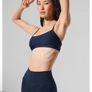 ALO Yoga Airlift Intrigue Bra in Navy, size L